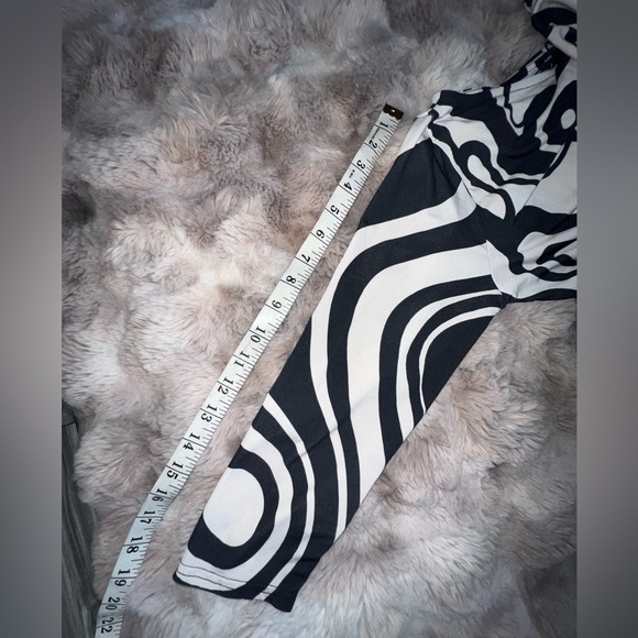 KAREN MILLEN Printed Mono Slash Artful Abstract Jersey Top, size 10 - Picture 10 of 13